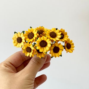 Girasoli di carta di gelso, fiori di carta, girasoli di carta, girasoli di carta con steli di filo metallico, girasoli, fiori artificiali, artigianato per matrimoni