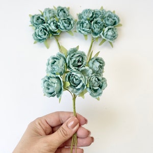 6 piezas de rosas en tallos de alambre, rosas de seda, flores de seda, flores de corsage, rosas verde azuladas, artesanías de boda, flores artificiales a granel, flores de bricolaje