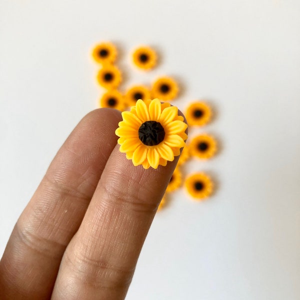 15mm Resin Sunflower, Home Decor, Rustic, Kawaii Miniature, Sunflower, Plastic Sunflower, Resin Cabochons, Rustic party, Rustic Decoration