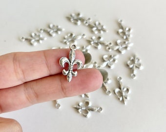 10 pcs Fleur De Lis Silver Tone Charms, Jewelry Supplies, Antique Silver, Charms, Fleur De Lis Pendant, Bracelet Charm,  Lily Charm