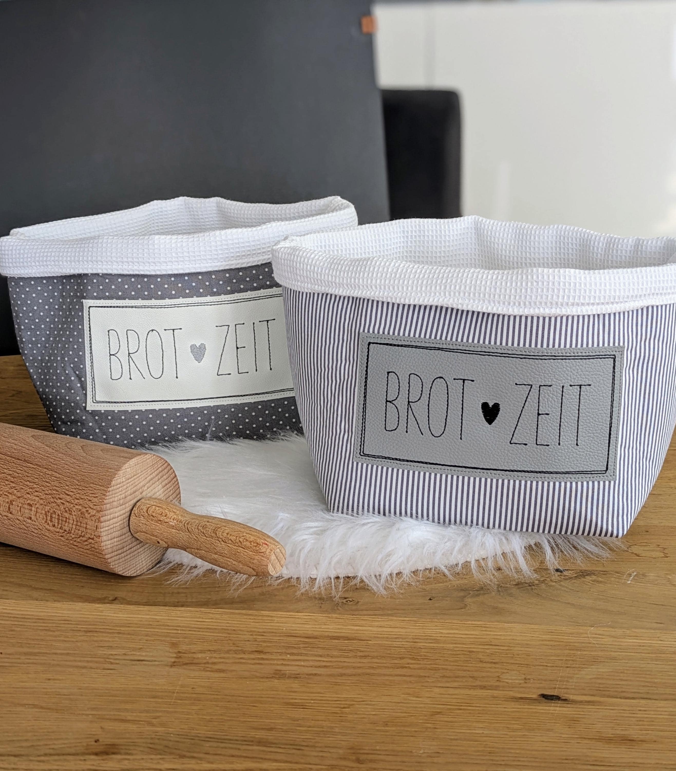 Brotkorb Stoff, Geschenk für Backfans, Brotzeitkorb, Brotkörbchen grau weiß, Hobbybäcker