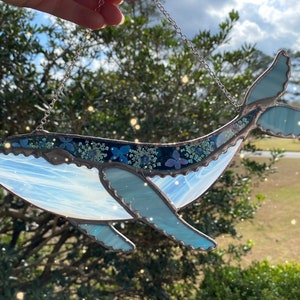 Stained glass whale sun catcher, ornament, blue whale, pressed flowers, hydrangea, forget me not, glass ornament, Mother’s Day, ocean beach