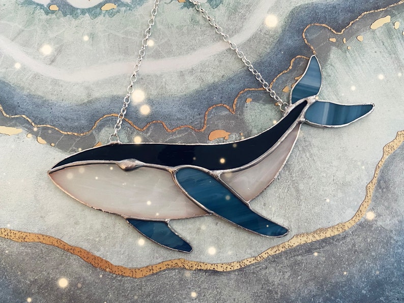 Adorno de ballena de vidrieras, ballena azul atrapasol, adorno de vidrio, Día de la Madre, decoración del océano, decoración de la playa imagen 1
