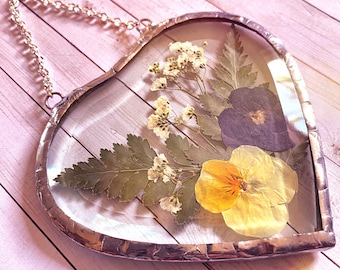 Beautiful Heart Shaped Pressed Flower pansies violas baby’s breath fern beveled Glass Ornament with rustic style solder and vintage Sil