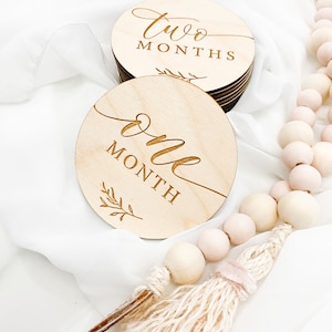 Cartes d’étape de bébé en bois, disques de jalon en bois, accessoire de photographie de nouveau-né, faire-part de naissance, cadeau de fête de bébé, jalons de la première année