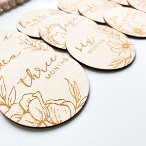 Cartes d’étape de bébé en bois, disques de jalon en bois, accessoire de photographie de nouveau-né, faire-part de naissance, cadeau de fête de bébé, jalons de la première année