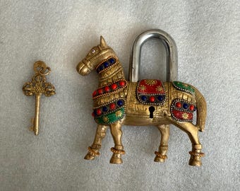Candado de latón antiguo con forma de caballo y 1 llave: candado de piedra india para seguridad de puertas.