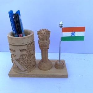 Stifthalter aus Holz: Ashoka Stambha, Indische Flagge Schreibtisch Dekoration