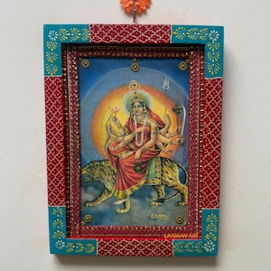 Chandraghanta Durga Mata Kunstdruck: Bemalter Holzrahmen mit Patina: Vintage Göttin Hindu Göttin