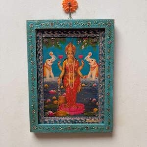 Moldura de foto vintage Lakshmi: arte de deusa indiana pintada à mão, decoração religiosa de madeira (9x12)