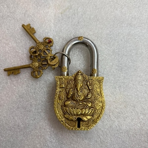 Candado de latón con diseño de Ganesha y llaves. Cerradura única y funcional hecha a mano. Accesorios de hardware. Cerraduras antiguas para puertas. Regalo de Navidad.