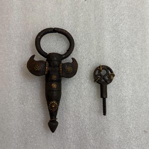 Antique Lock, Padlock Metal Iron Vintage Scorpio Design Handmade Work Unique Lock, Collectible Home Security Lock Old Indian padlock - 1 key