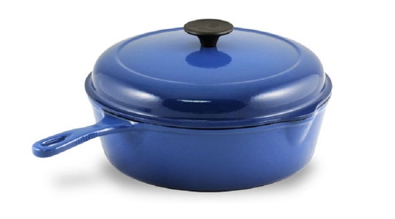 covered skillet pan