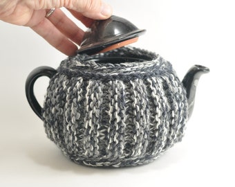 Small teapot cosy in pure wool / hand knitted tea cosy / grey tweed