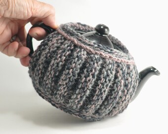 Small teapot cosy in pure wool / hand knitted tea cosy / grey and mink tweed