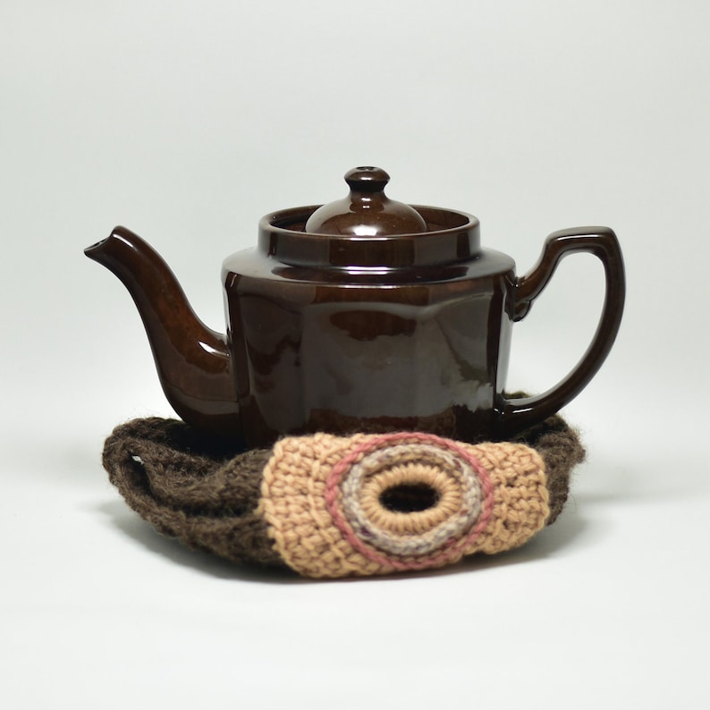 Teapot AND Cosy vintage English pot with a new tea cosy combined to make gift giving easier Bild 1