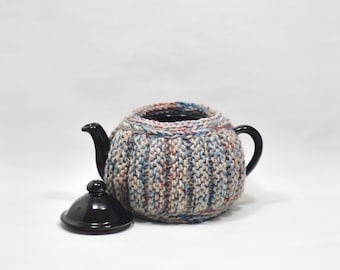Small top-up tea cosy in pure wool