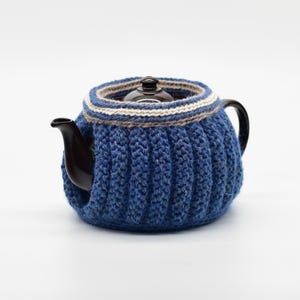 Large top-up tea cosy in pure wool