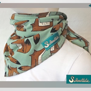Great everyday companion, the triangular scarf, approx. 60 cm wide and 25 cm long in the middle, cotton jersey Ökotex, SCHNATTATA