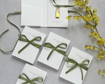 Personalisierte Fotobox mit grünem Band für 4x6, 5x7, 6x8 Drucke & USB