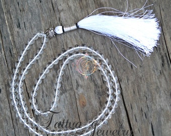 Mala-Halskette aus klarem Quarz: Guru-Perle aus oxidiertem Silber, Seidenquaste