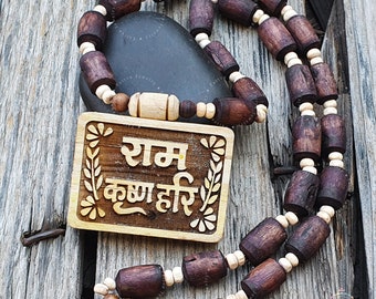Tulsi Kanthimala Halsband: Hand snidade Ram Krishna Hari hänge