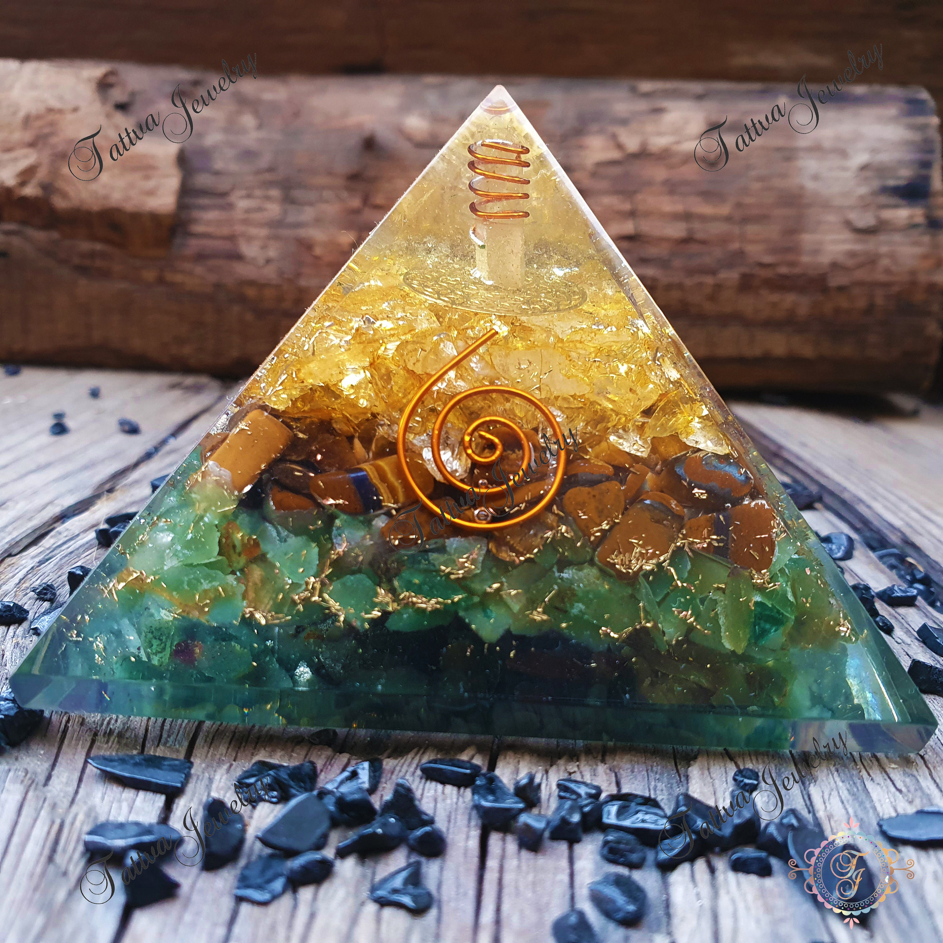 Pirámide De Cristal Con Piedras Preciosas - Para Decoración, éxito Y Buena Energía