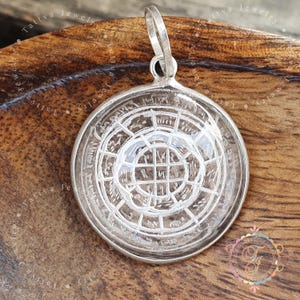 Colgante de cuarzo transparente con Kailash Dhan Raksha Yantra, regalos espirituales, colgante de cuarzo cristal.