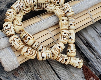 Cuentas tribales de calavera beige de tamaño grande, raras, 27 cuentas, cuentas de oración de hueso reciclado de yak del Himalaya, mala de calavera, collar de cuentas de calavera, Kapala Yoga