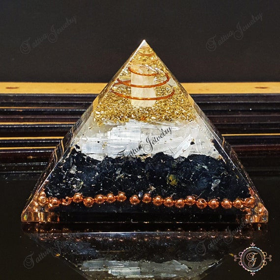 Acheter Pyramide d'orgonite en cristaux naturels, figurines de guérison  énergétique, ornement