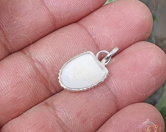 Natural Fish Pearl Pendant: Macch Mani Gemstone, Kuber Mani Stone
