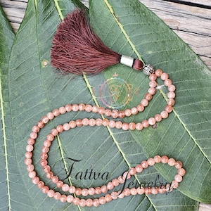 Sonnenstein Mala Kette: 108 Perlen, Quaste aus Seide, Yoga Schmuck
