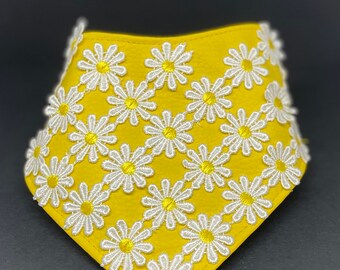 Daisy Chain Faux Leather Dog Bandana Dog Neckwear, verstelbaar, op maat gemaakte bandana, op maat gemaakte, luxe bandana