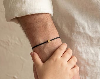 Personalisiertes Armband für Papa - Vatertag Geschenk vom Kind - 5mm Initiale handgemacht - wasserfest