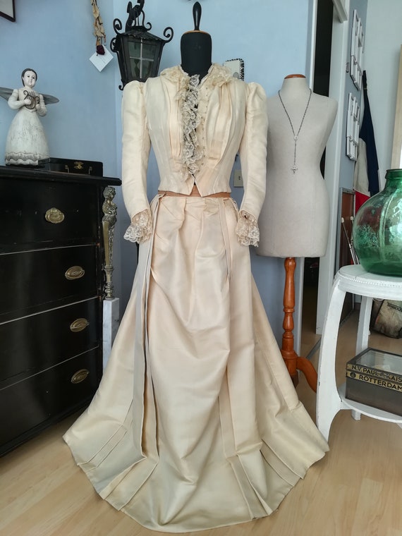 Antique silk off white Victorian dress gown 1870-1