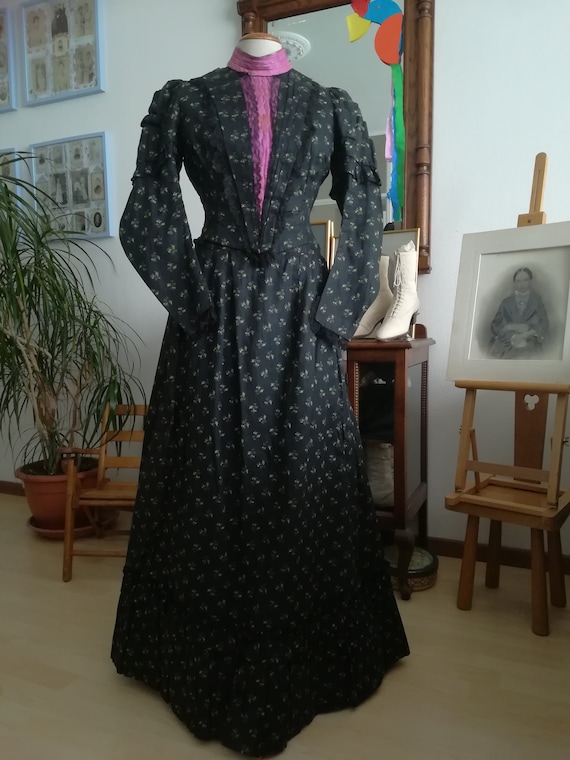 Antique Victorian linnen calico dress bustle gown