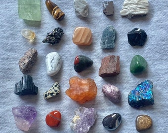 25 different beginner crystals UK, tumble stones, carved gemstones set