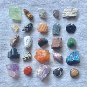 25 crystals starter set uk, includes 25 different gemstones to get your collection started or to help it grow
