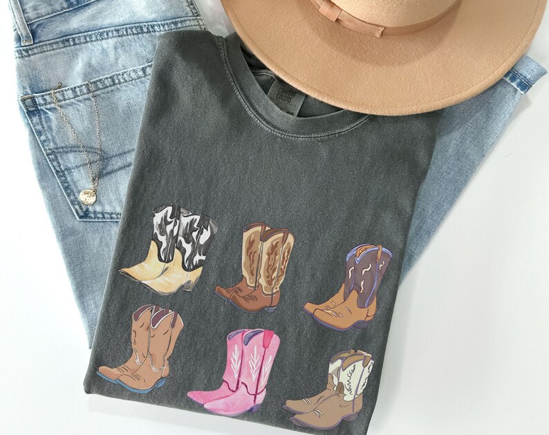 Chemise bottines de cowboy couleurs confort, t-shirt graphique bottines de cowboy, t-shirt graphique western, t-shirt bottines de cow-girl, jolie chemise de cow-girl image 2