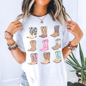 Chemise bottines de cowboy couleurs confort, t-shirt graphique bottines de cowboy, t-shirt graphique western, t-shirt bottines de cow-girl, jolie chemise de cow-girl image 3