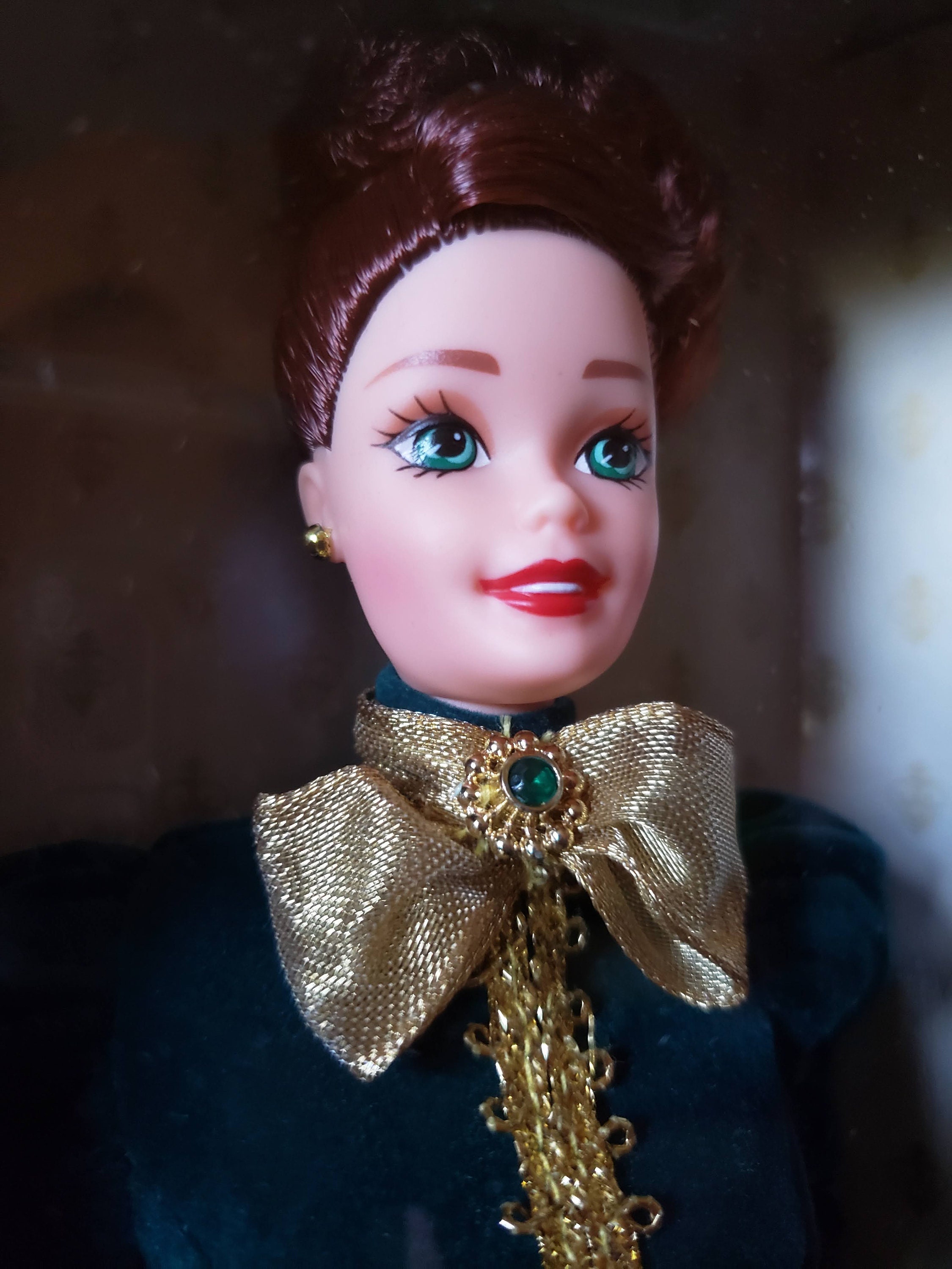 Barbie Yuletide Romance Special Edition Doll - Hallmark Victorian Era Collector's Edition, 12 Inch, Out Of Production - View #6