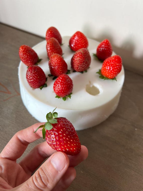 3D Realistic strawberry silicone mold for resin/ wax/ polymer clay/ soap / candle/ concrete DIY