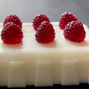 3D Realistic raspberry silicone mold for resin/ wax/ polymer clay/ soap / candle/ concrete DIY