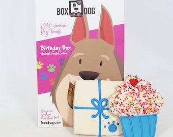 Galletas glaseadas de cumpleaños hechas a mano de BoxDog para perros. ¡Golosinas para perros que también puedes comer!