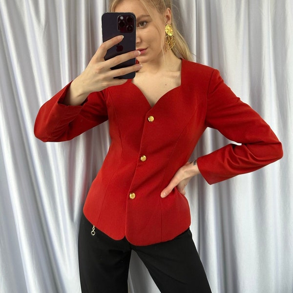 blazer rouge vintage élégant avec col en coeur, veste féminine avec boutons dorés