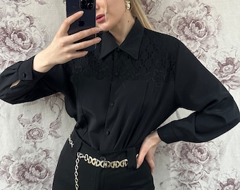 Vintage zwarte blouse met kanten details, elegant damesshirt met lange mouwen