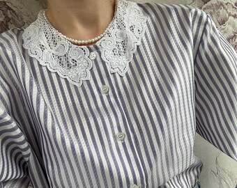 Blusa listrada branca e roxa vintage, camisa feminina anos 90 com gola de crochê rendada