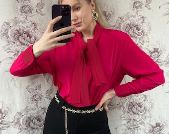 Vintage pink blouse with bow tie plated detail, elegant women’s shirt