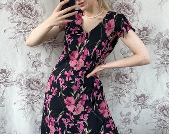 robe midi noire vintage à imprimé floral rose, robe élégante pour femme à col en V et à manches courtes