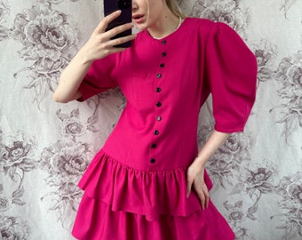 Robe jupe rose à volants Barbie vintage avec manches courtes bouffantes, robe midi unique des années 80 avec haut boutonné et taille basse